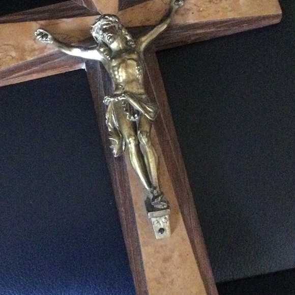Wood cross and Brass - Picture 5 of 10